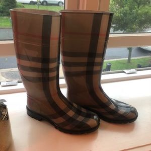 ONE DAY PRICE DROP Authentic Burberry Rain Boots☔️